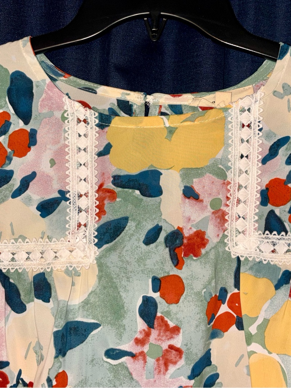 entro Floral Blouse in Yellow, Pink, Blue and Red - Picture 4 of 8